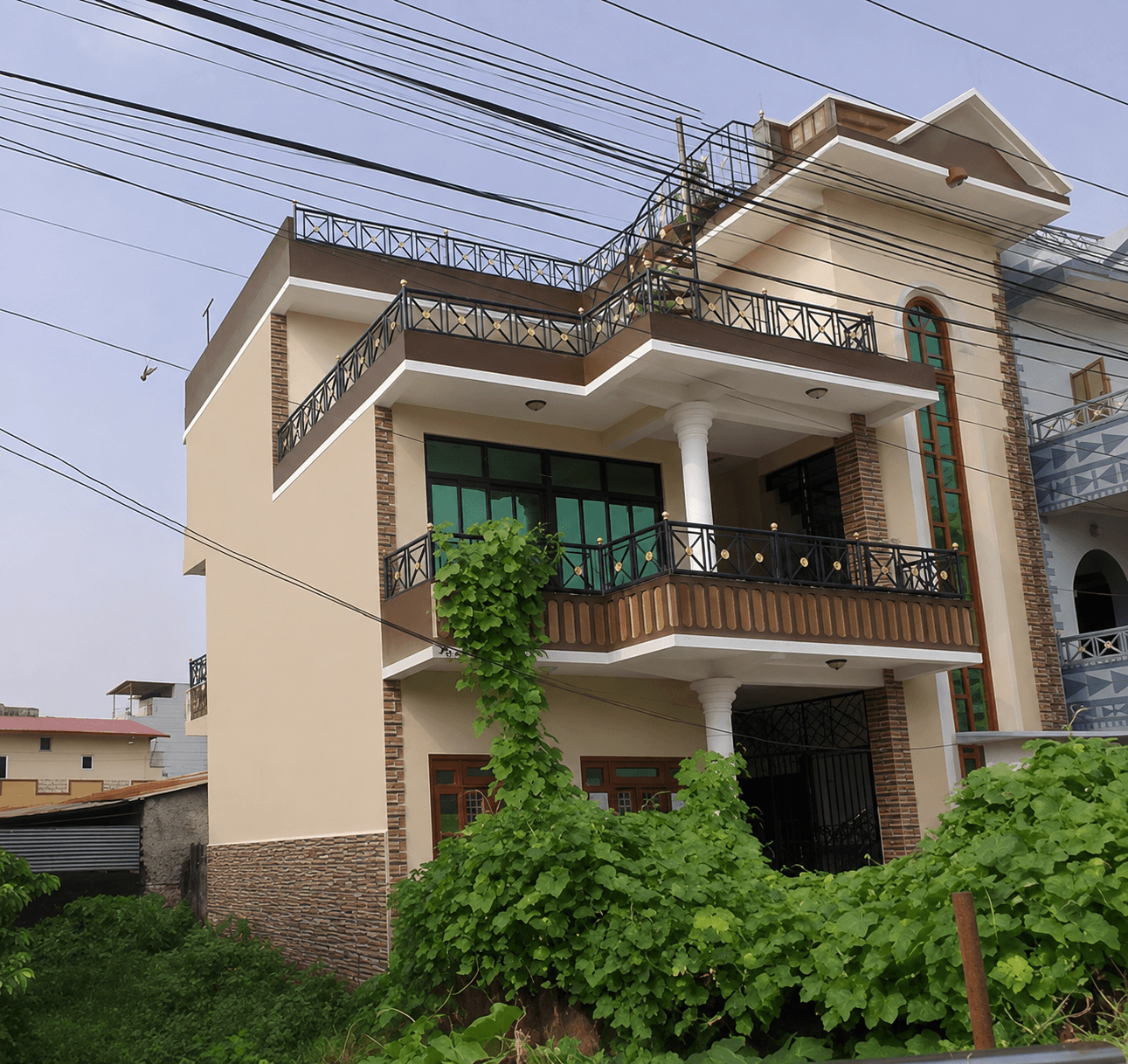 One Single Room is Available for Student In prime location of Golpark